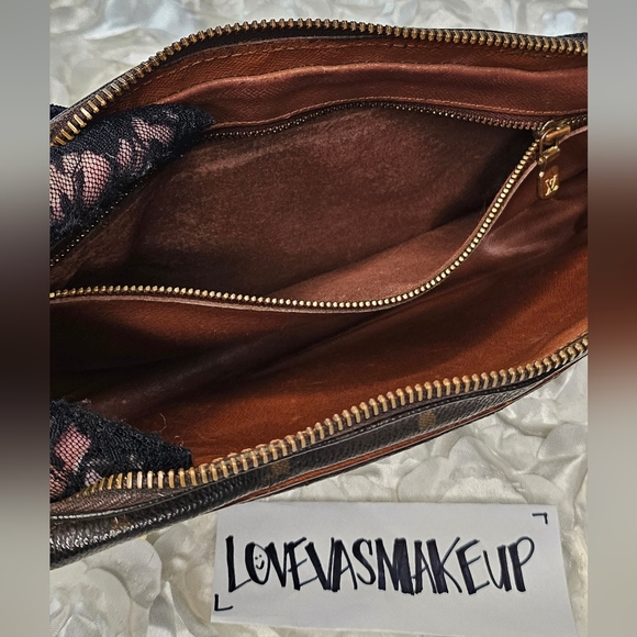 Louis Vuitton Wristlet (Classic Monogram) - Picture 7 of 16